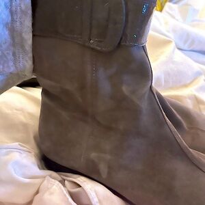 La Canadienne Suède Booties